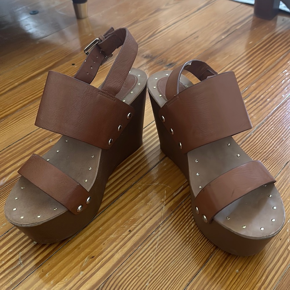 Forever 21 Brown Leather Gold Studded Wedge Platform Sandals Size 6